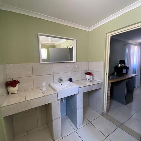Inecia'S B & B Uis Εξωτερικό φωτογραφία